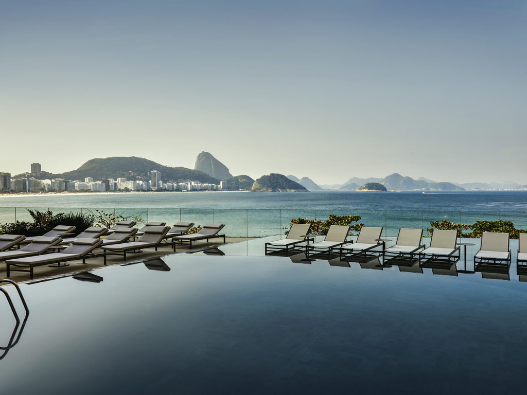 Fairmont Rio Copacabana infinity pool overlooking Sugarloaf