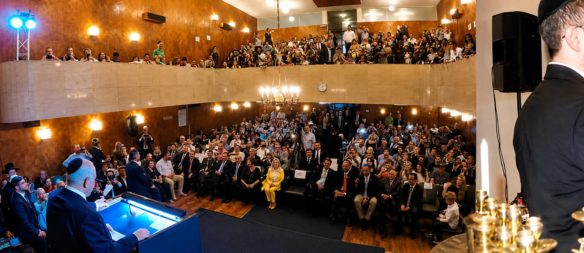Shabbat gathering at Rio synagogue, packed sanctuary with balcony